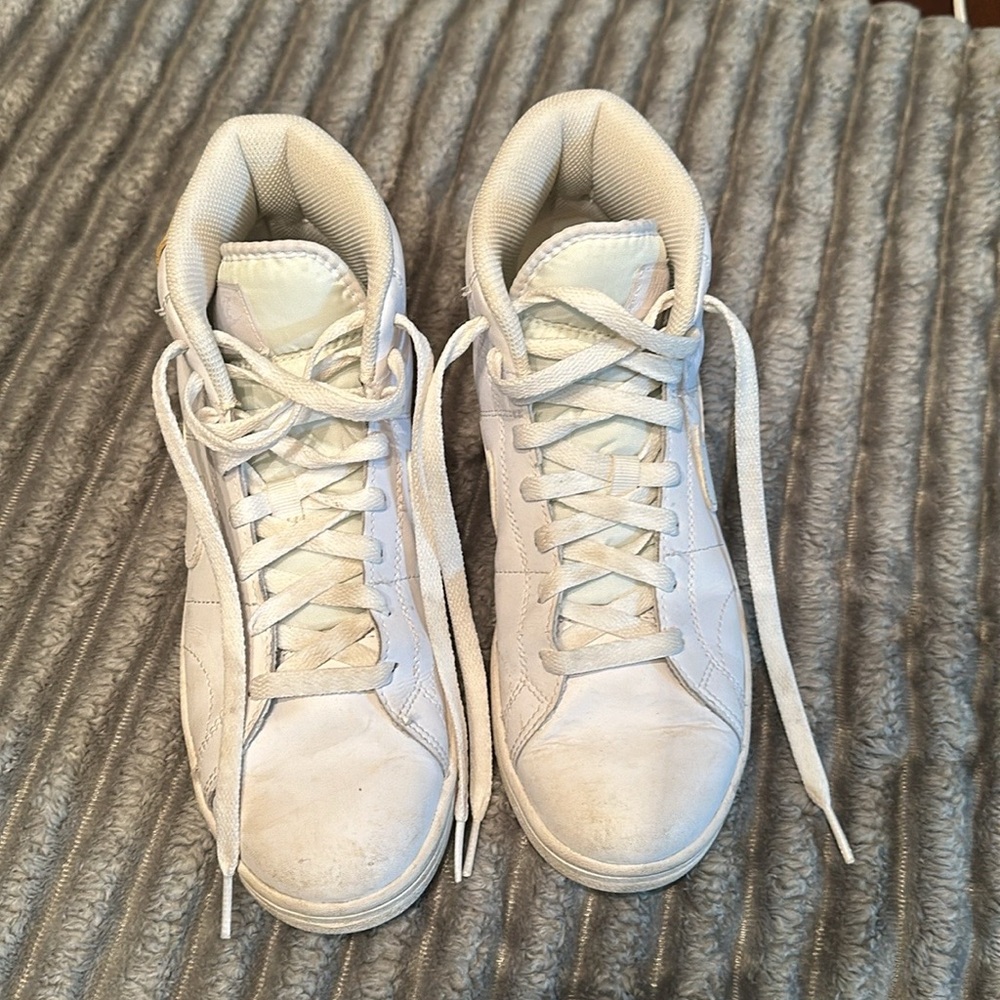 Nike Women's Court Royale 2 Mid Shoes Size 9